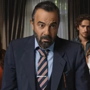 “AKILDAN KALBE” FİLMİ İZLEYİCİLERİ EKRAN BAŞINA KİLİTLEDİ: AİLE BAĞLARI VE SEVGİ ÖNE ÇIKIYOR
