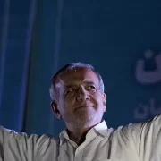 İran Cumhurbaşkanı Pezeşkiyan’a Türkçe Şiir Okuduğu İçin Uyarı!