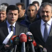 DEMİRTAŞ’TAN YOĞUN BAKIMDAKİ SIRRI SÜREYYA ÖNDER’E MEKTUP